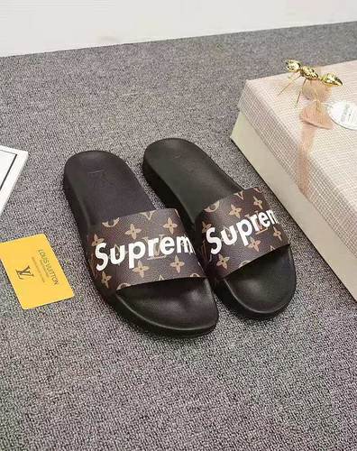 Picture of LV Slippers _SKU411811361721922